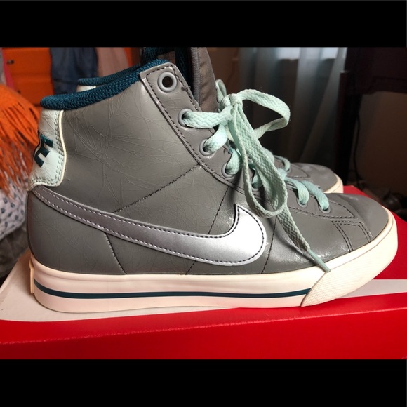 nike classic high top shoes